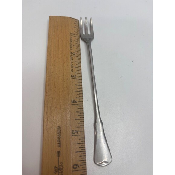 one Oneida Community Stainless PATRICK HENRY Cocktail Seafood Forks 6'' - Picture 2 of 3